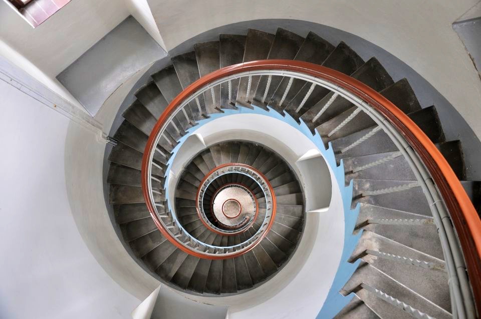 Fokus über den Purpose - dargestellt über eine Wendeltreppe in einem Turm
